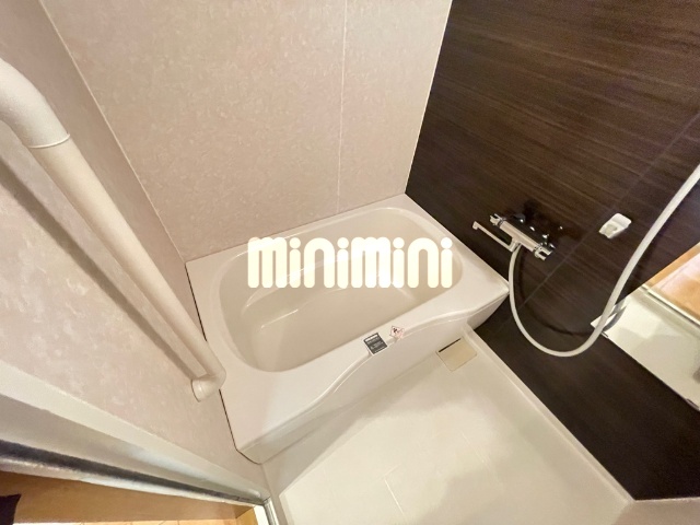 ����3