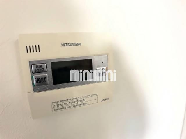 ����12