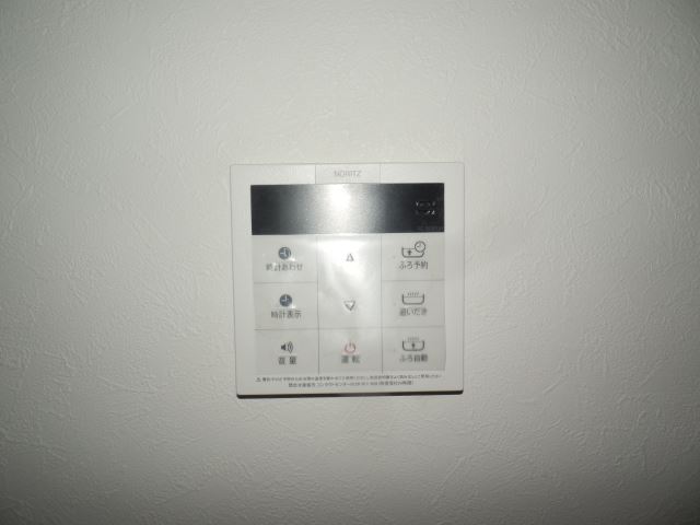 ����4