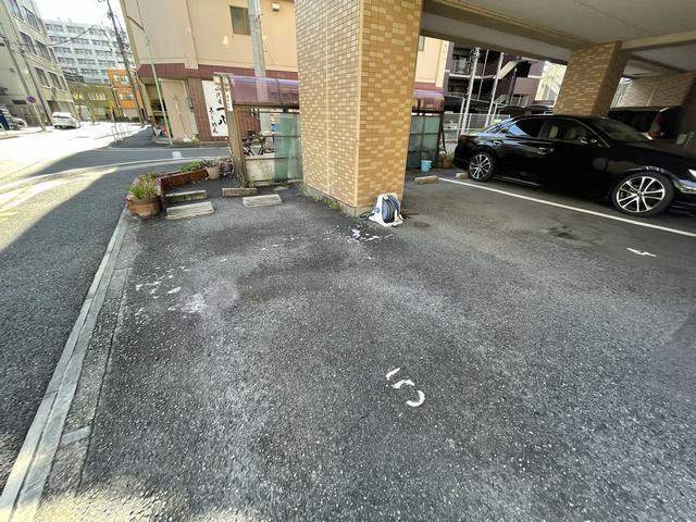 ����16
