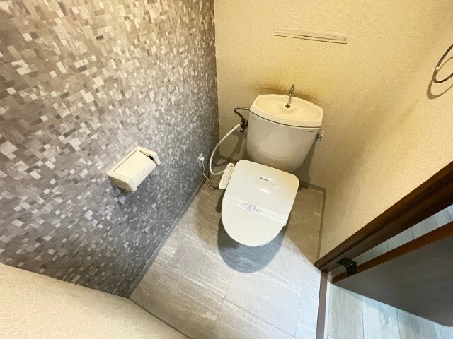 ����9