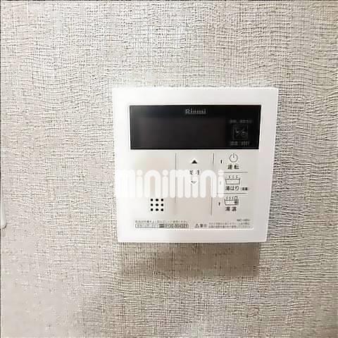 ����4