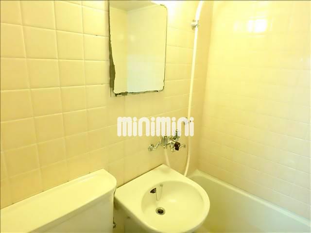 ����4