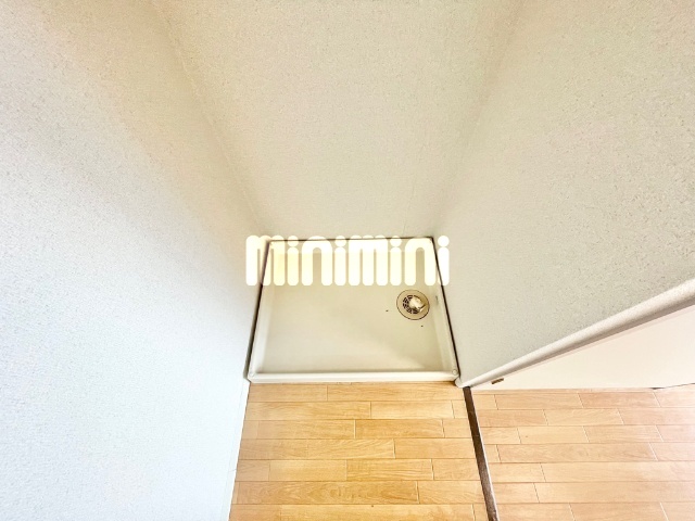 ����16