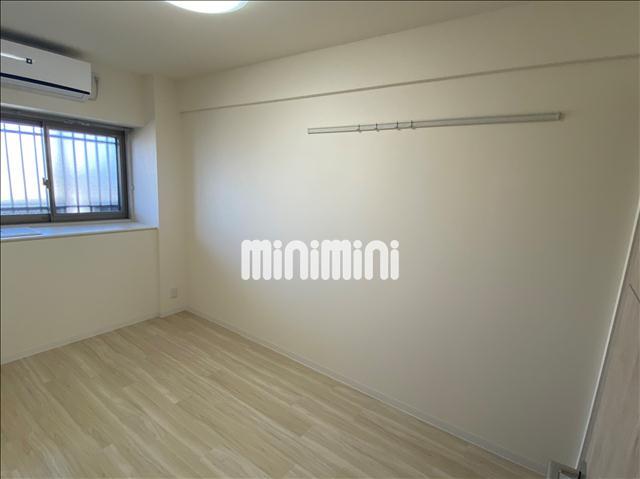 ����21