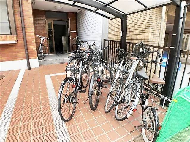 ����12