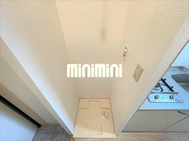 ����15
