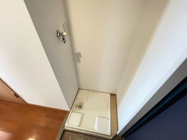 ����15