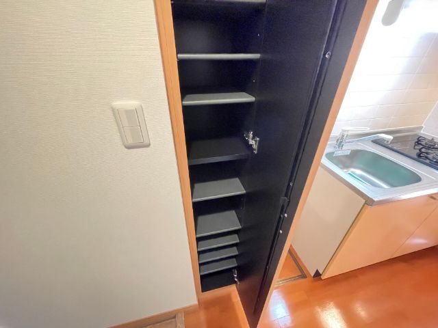����16