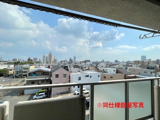 ����17