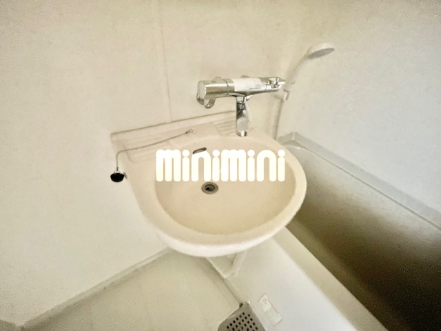 ����10