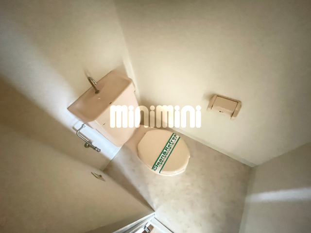 ����4