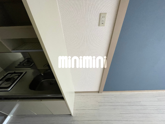����20