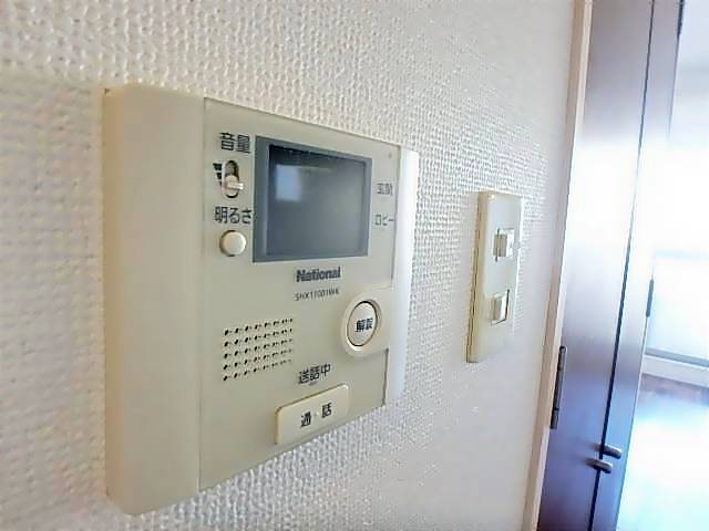 ����5