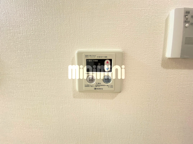 ����15