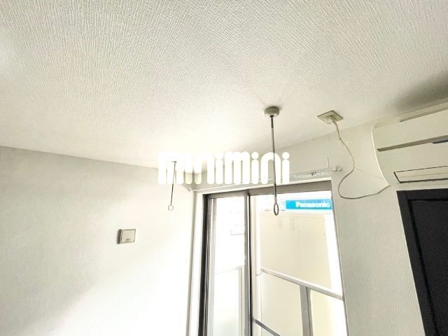 ����12