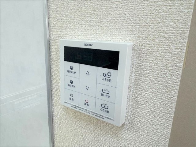 ����15