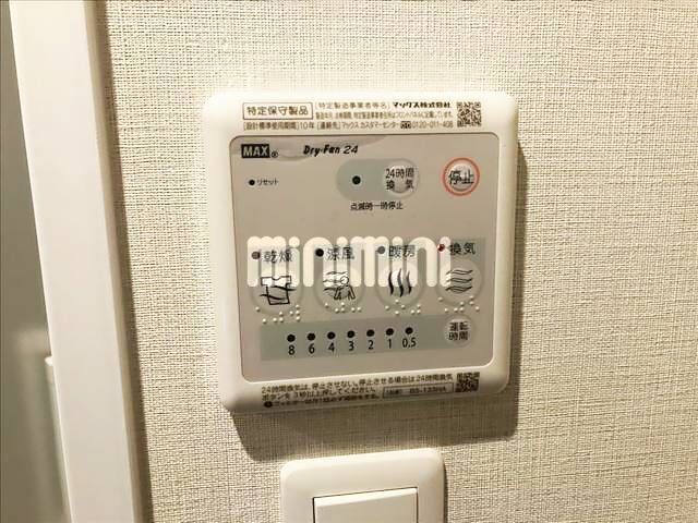 ����12