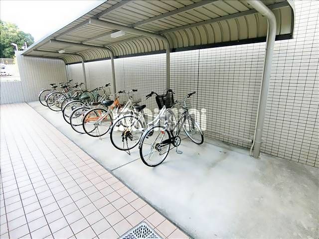 ����18