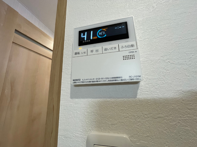 ����8