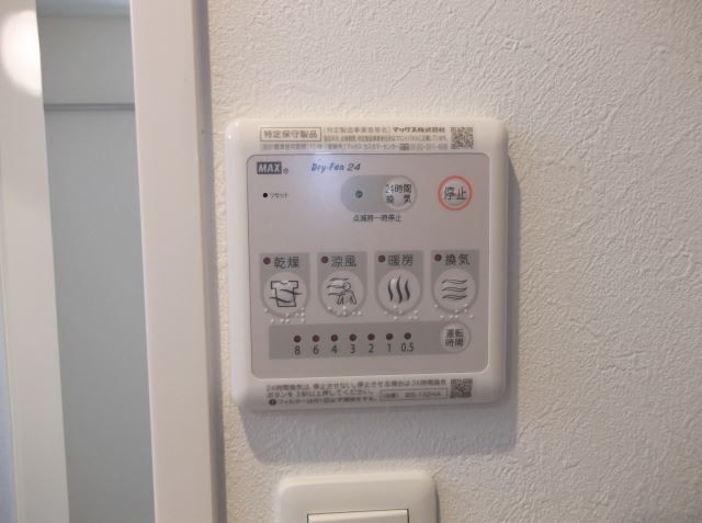 ����12