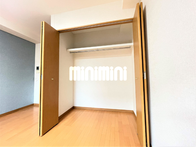 ����8