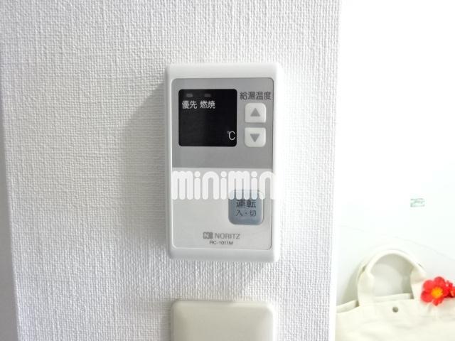 ����4
