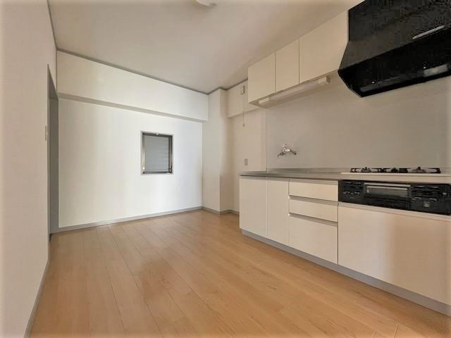 ����15