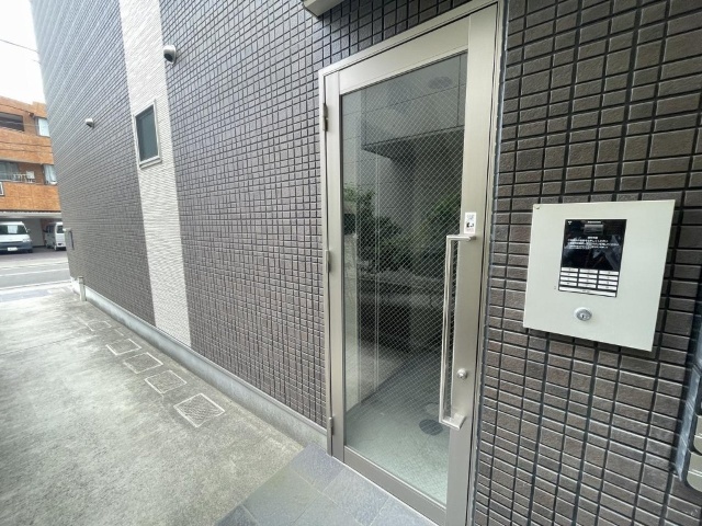 ����16