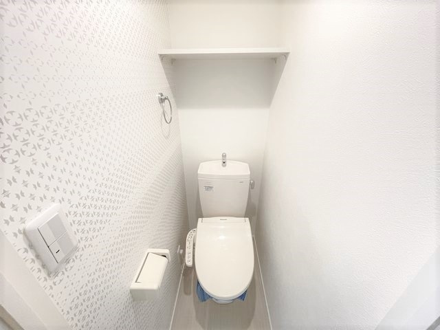 ����4