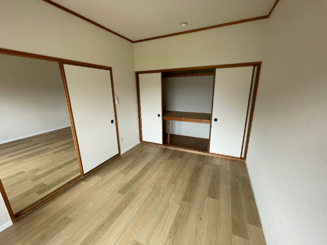 ����17