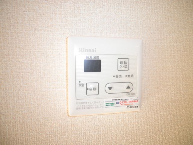 ����12