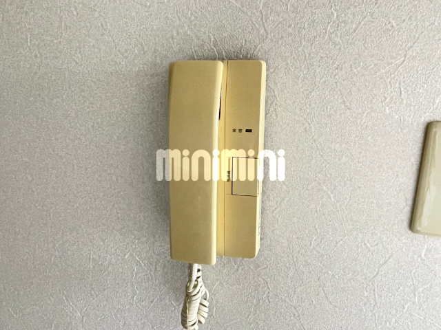 ����9
