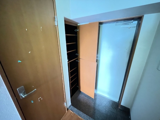 ����18
