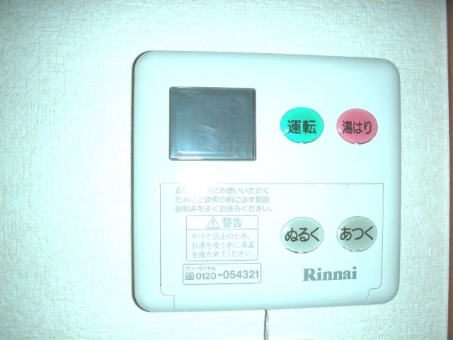 ����12
