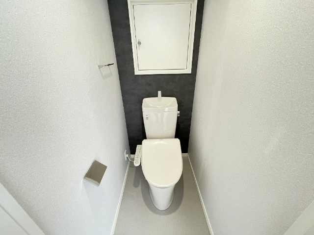����4