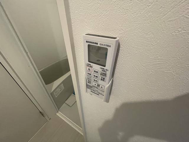 ����20