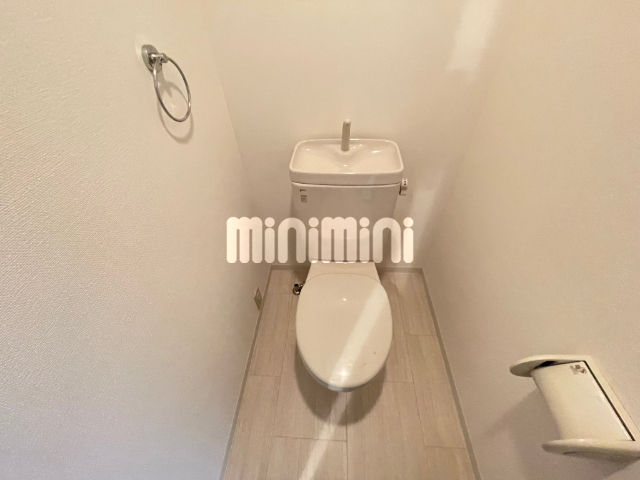����4