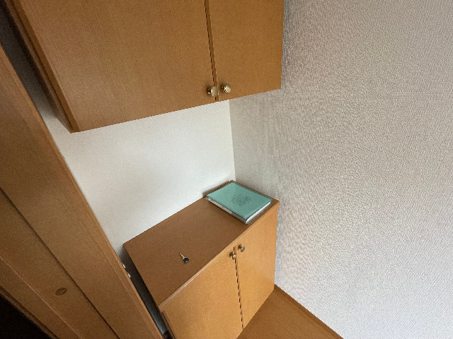����8