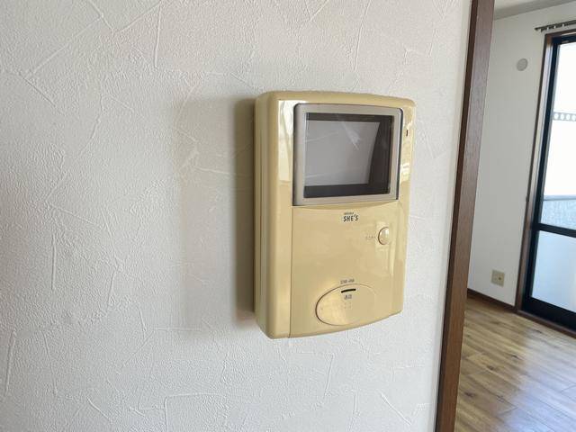 ����10