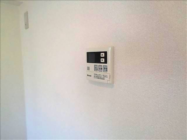 ����20