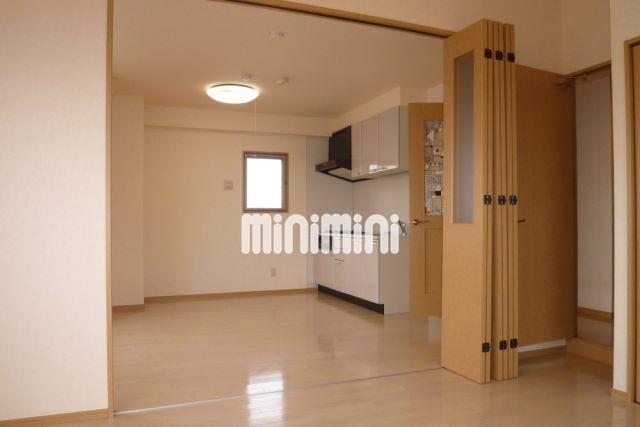����4