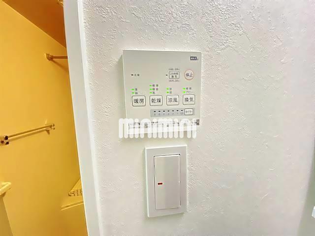 ����15