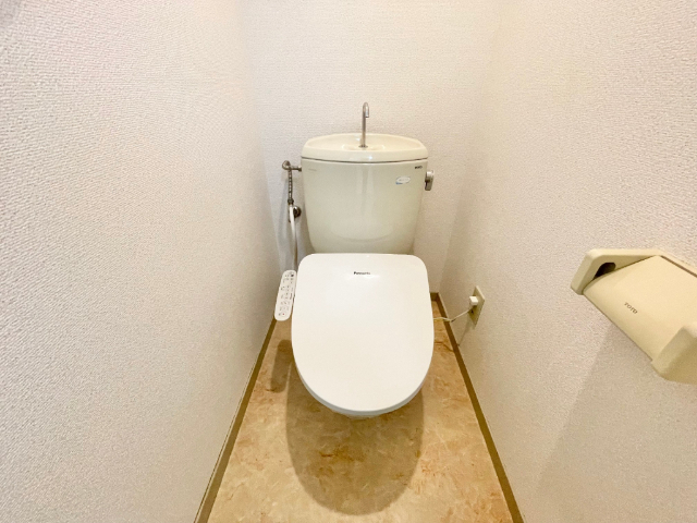 ����4