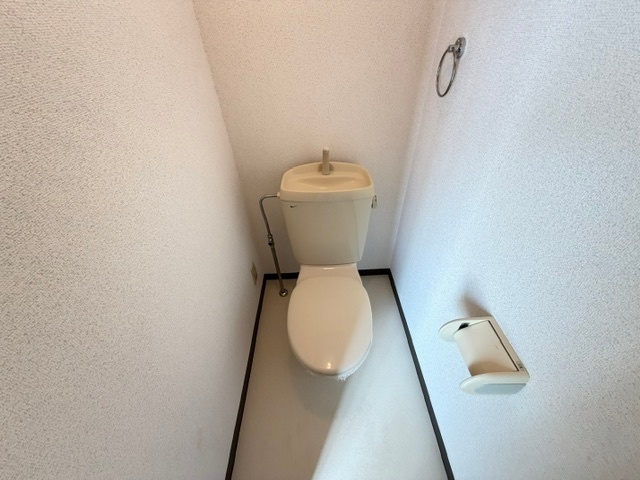 ����4