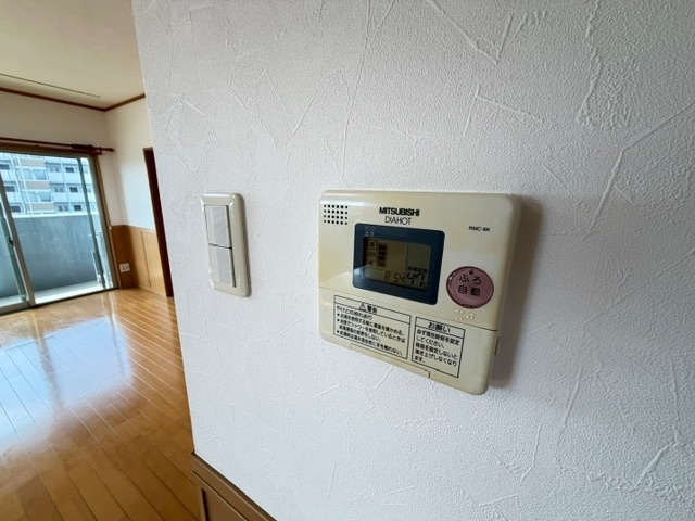 ����8
