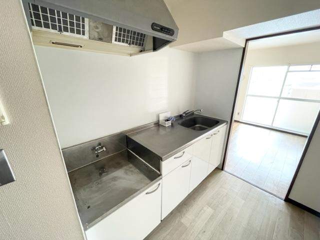 ����16