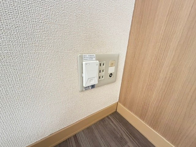 ����15