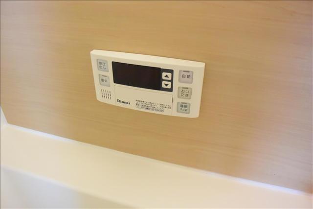 ����15