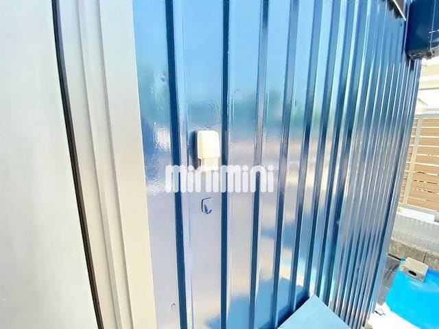 ����12